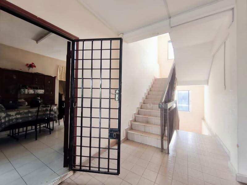 Condominium for Sale at Selesa Puteri Condominium - Justin Kong - Entrance - PropertyGuru.com.my