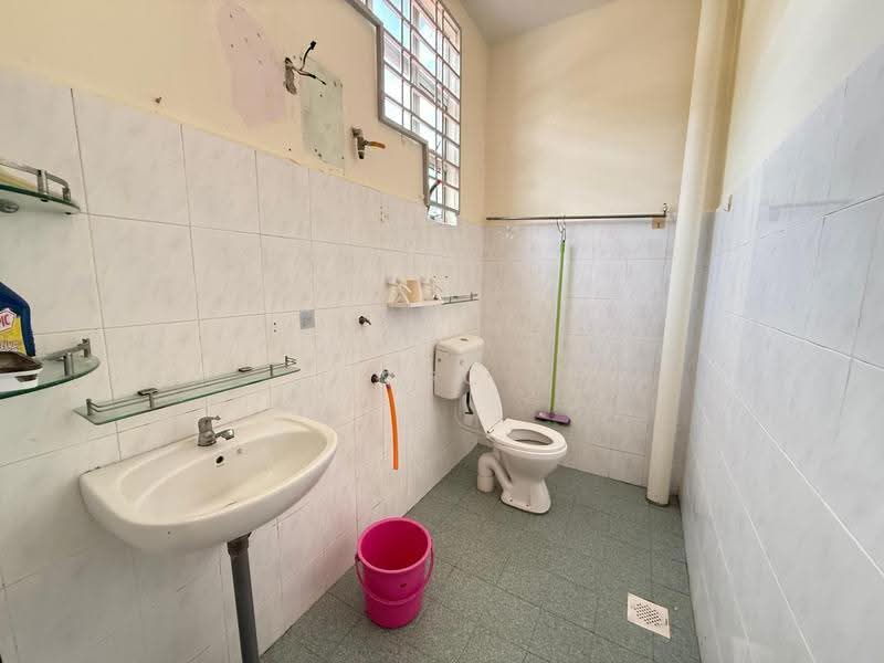 2-storey Terraced House for Sale in Taman Bukit Perdana (Batu Pahat) - NGO - Bathroom - PropertyGuru.com.my