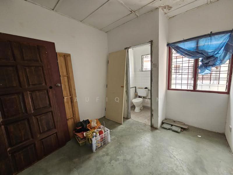 Rumah Teres 2-Tingkat untuk Dijual di Taman Mastiara (Jalan Ipoh) - Taufiq Tam - Bathroom - PropertyGuru.com.my