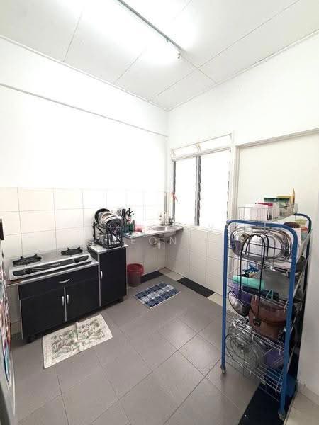 Rumah Flat untuk Dijual di Flat Bukit Indah - Shi May Yeong - Kitchen - PropertyGuru.com.my