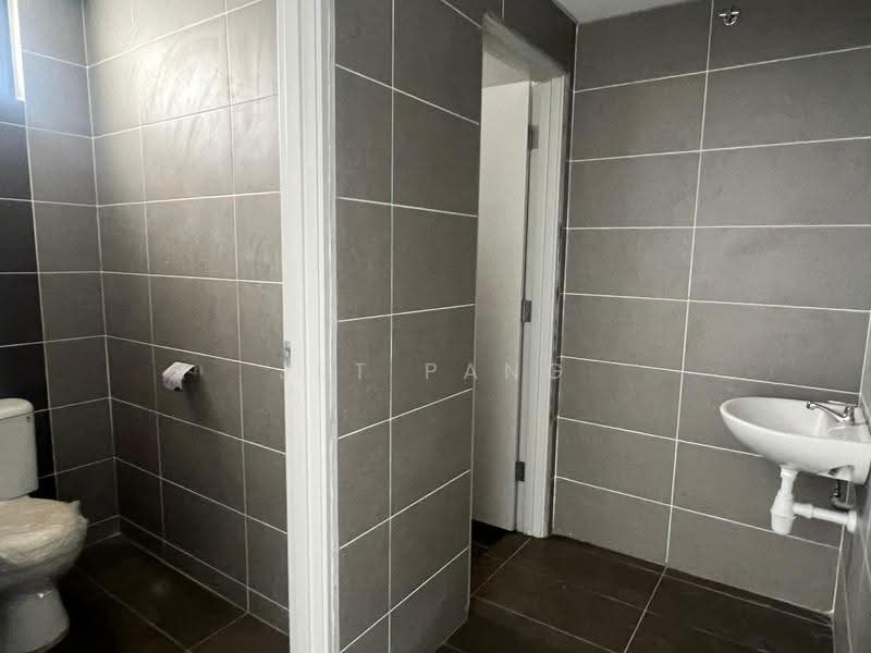 Factory for Rent in Taman Legenda Putra (Kulai) - Jet Pang - Bathroom - PropertyGuru.com.my