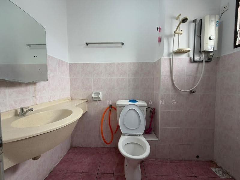 Rumah Teres 3-Tingkat untuk Dijual di Taman Bukit Permata (Selayang) - Tiffany Yang - Bathroom - PropertyGuru.com.my