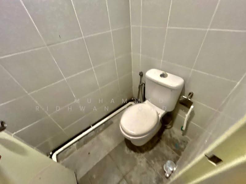 Kediaman Servis untuk Dijual di Cerrado Residence @ Southville City - Muhammad Ridhwan Mohd Huzairi - Bathroom - PropertyGuru.com.my