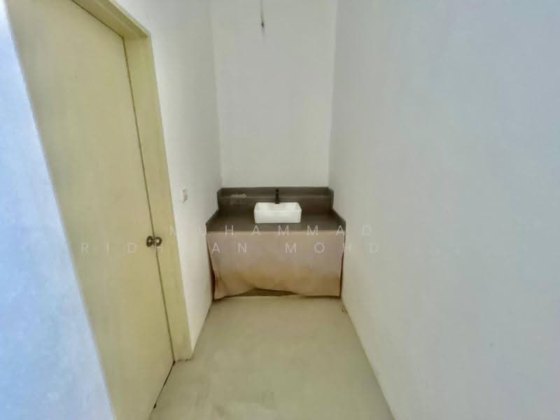 Kediaman Servis untuk Dijual di Cerrado Residence @ Southville City - Muhammad Ridhwan Mohd Huzairi - Bathroom - PropertyGuru.com.my