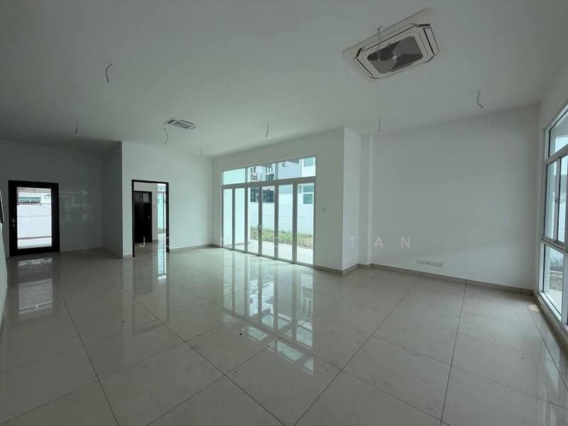 Semi-Detached House for Sale in Taman Ponderosa (Johor Bahru) - Johnson Tan - Living Room - PropertyGuru.com.my