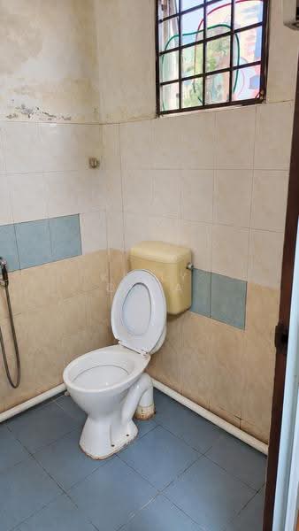 Rumah Teres 2-Tingkat untuk Dijual di Bandar Putra Permai (Seri Kembangan) - Kelly Chua - Bathroom - PropertyGuru.com.my