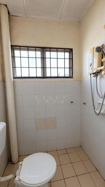 Rumah Teres 2-Tingkat untuk Dijual di Bandar Putra Permai (Seri Kembangan) - Kelly Chua - Bathroom - PropertyGuru.com.my