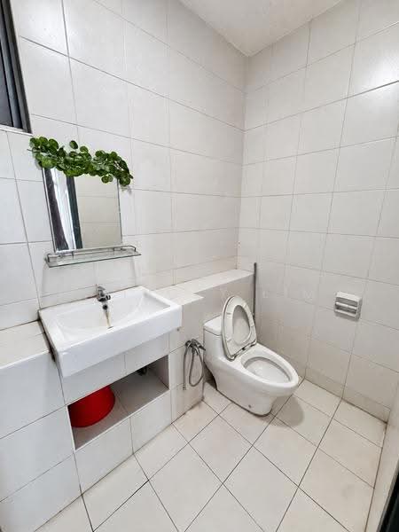 Service Residence for Sale at D'Ambience Residences (Pangsapuri Ikatan Flora) - Quinccy Lim - Bathroom - PropertyGuru.com.my