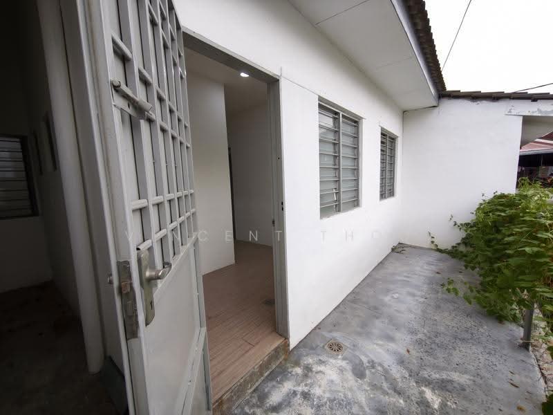 1-storey Terraced House for Sale in Ipoh (Perak) - Vincent Thoo - Entrance - PropertyGuru.com.my