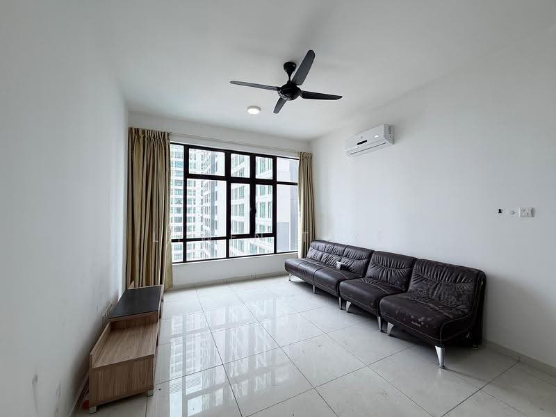 Kediaman Servis untuk Dijual di D'Summit Residences - Lywen Thye - Living Room - PropertyGuru.com.my
