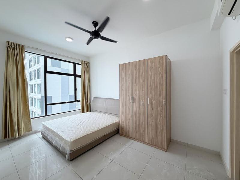 Kediaman Servis untuk Dijual di D'Summit Residences - Lywen Thye - Bedroom - PropertyGuru.com.my