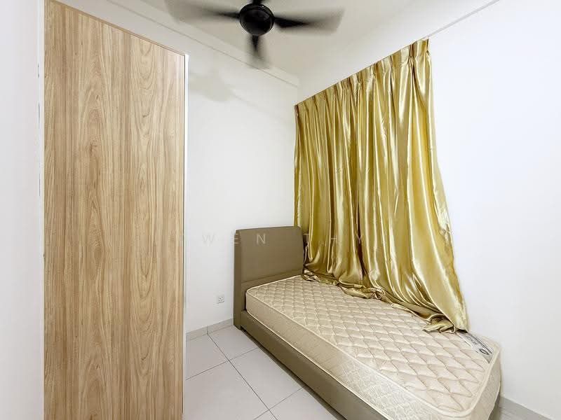 Kediaman Servis untuk Dijual di D'Summit Residences - Lywen Thye - Bedroom - PropertyGuru.com.my