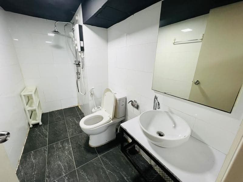 Service Residence for Rent at SOHO @ Empire City - Alan Tai - Bathroom - PropertyGuru.com.my