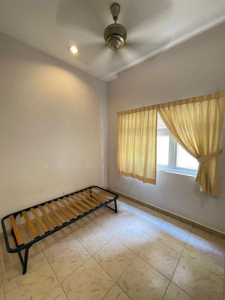 Bungalow House for Rent in Bukit Gita Bayu, Bluwater Estate, The Mines Resort (Seri Kembangan) - Lucus Yong - Bedroom - PropertyGuru.com.my