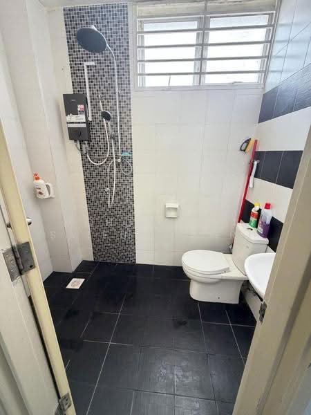 Rumah Teres 2-Tingkat untuk Dijual di Taman Pelangi Semenyih 2 (Semenyih) - Mohd Aizat Saiful Bahri - Bathroom - PropertyGuru.com.my