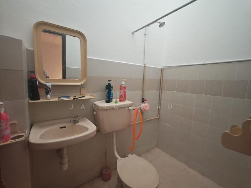 2-storey Terraced House for Sale in Sungai Long (Bandar Sungai Long) - Janice Lau - Bathroom - PropertyGuru.com.my