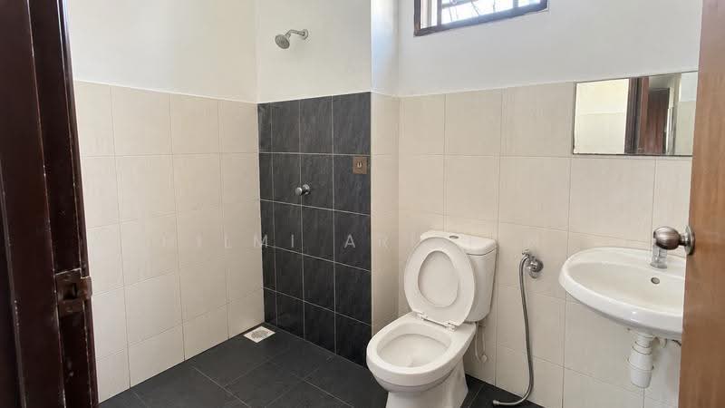 Rumah Teres 2-Tingkat untuk Disewa di Sepang (Selangor) - Hilmi Ariffin - Bathroom - PropertyGuru.com.my