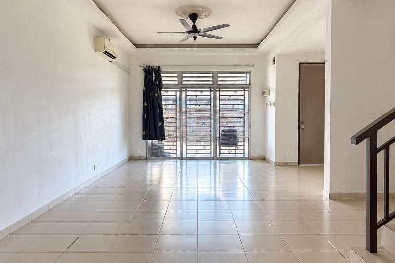 Rumah Teres 2-Tingkat untuk Disewa di Sepang (Selangor) - Hilmi Ariffin - Living Room - PropertyGuru.com.my
