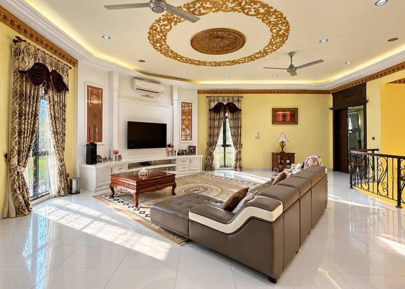 Rumah Banglo untuk Dijual di Sepang (Selangor) - Mohd Aizat Saiful Bahri - Living Room - PropertyGuru.com.my