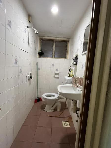 Pangsapuri untuk Dijual di Pangsapuri Seri Gembira - Pon Lee Miin - Bathroom - PropertyGuru.com.my