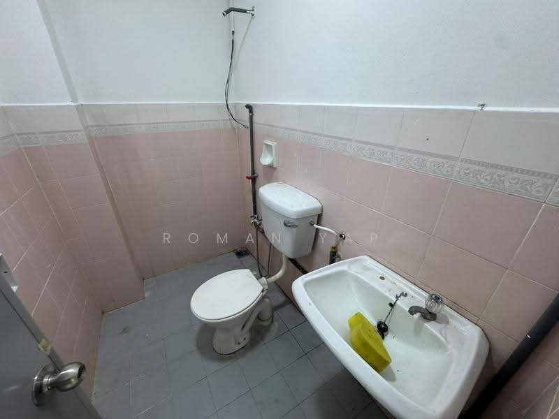 Rumah Teres untuk Dijual di Bandar Country Homes (Rawang) - Roman Yap - PropertyGuru.com.my