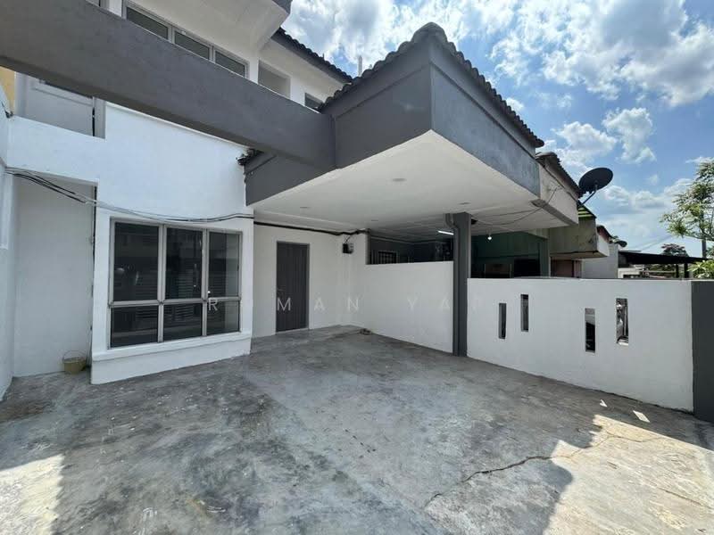 Rumah Teres untuk Dijual di Bandar Country Homes (Rawang) - Roman Yap - PropertyGuru.com.my