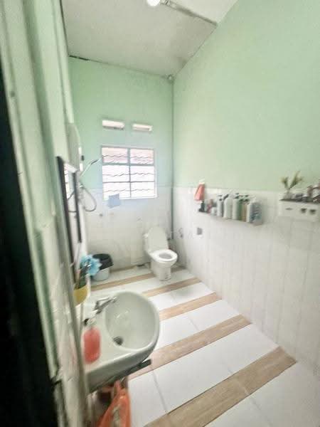Semi-Detached House for Sale in Taman Abad (Johor Bahru) - Yik Tat - Bathroom - PropertyGuru.com.my