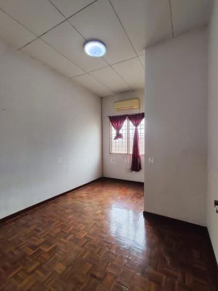 2-storey Terraced House for Sale in Bandar Putra Permai (Seri Kembangan) - Amy Chin - Interior - PropertyGuru.com.my