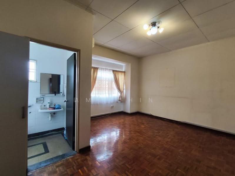 2-storey Terraced House for Sale in Bandar Putra Permai (Seri Kembangan) - Amy Chin - Bathroom - PropertyGuru.com.my