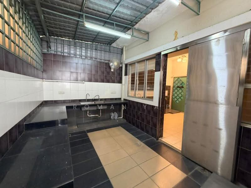 Rumah Kluster untuk Dijual di Taman Anggun (Rawang) - Roman Yap - Kitchen - PropertyGuru.com.my