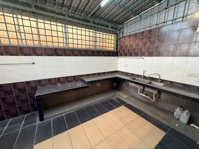 Rumah Kluster untuk Dijual di Taman Anggun (Rawang) - Roman Yap - Kitchen - PropertyGuru.com.my