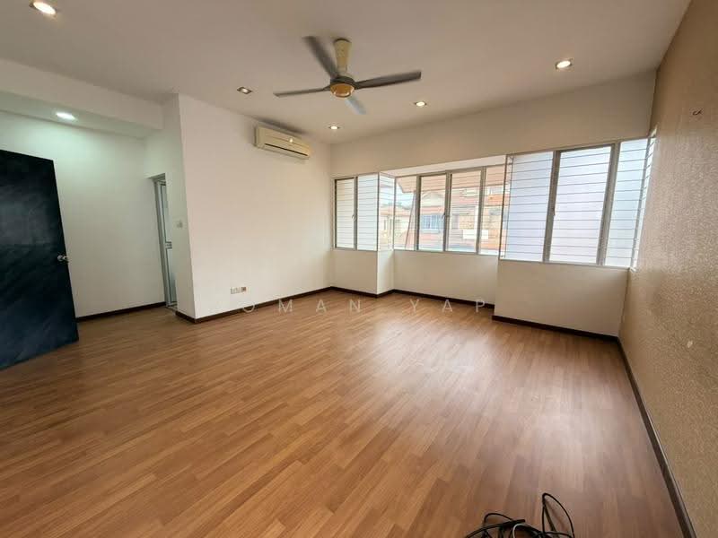 Rumah Kluster untuk Dijual di Taman Anggun (Rawang) - Roman Yap - Living Room - PropertyGuru.com.my