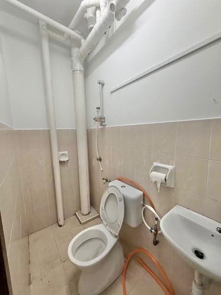 Pangsapuri untuk Dijual di Lake View Suites - Kenneth Tan - Bathroom - PropertyGuru.com.my