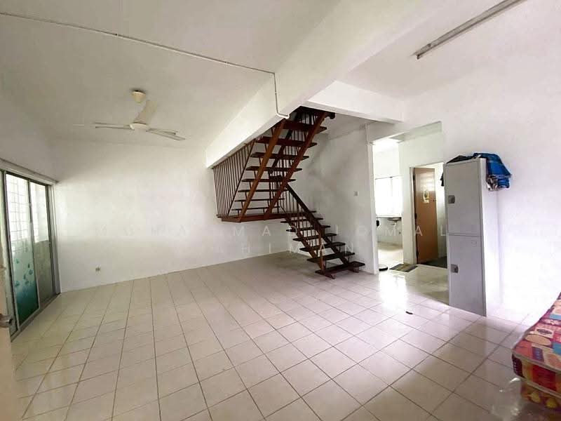 Rumah Teres 2-Tingkat untuk Dijual di Taman Lestari Permai (Seri Kembangan) - Muhammad Iqmal Rahiman - Living Room - PropertyGuru.com.my