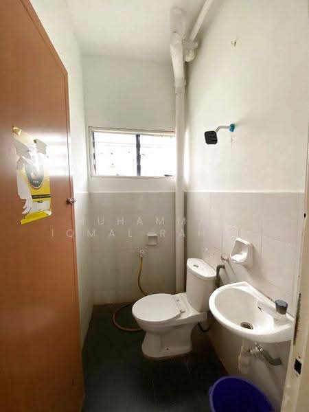 Rumah Teres 2-Tingkat untuk Dijual di Taman Lestari Permai (Seri Kembangan) - Muhammad Iqmal Rahiman - Bathroom - PropertyGuru.com.my