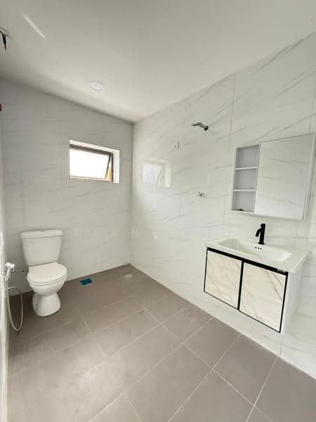 Semi-Detached House for Rent in Kampung Bahru (Johor Bahru) - Sean Yeoh - Bathroom - PropertyGuru.com.my
