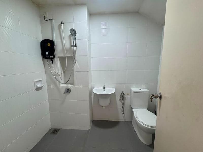 Rumah Teres untuk Dijual di Johor Bahru (Johor) - Kenneth Tan - Bathroom - PropertyGuru.com.my