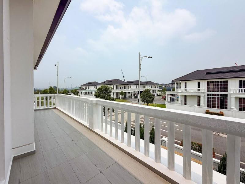 Rumah Banglo untuk Dijual di Eco Majestic (Semenyih) - Izzat Zamros - Balcony - PropertyGuru.com.my