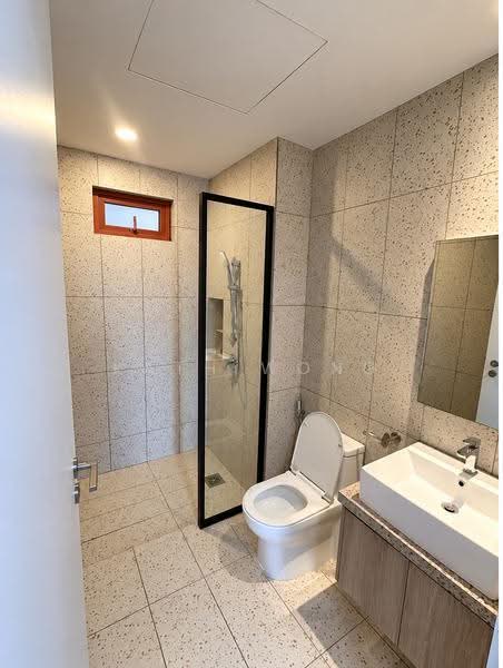 Kediaman Servis untuk Dijual di The Rosewoodz @ Bukit Jalil - Kath Wong - Bathroom - PropertyGuru.com.my