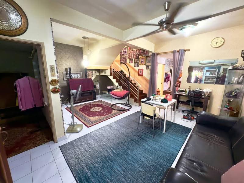2-storey Terraced House for Sale in Bandar Tasik Kesuma (Beranang) - Ammeer Nadzrai - Living Room - PropertyGuru.com.my