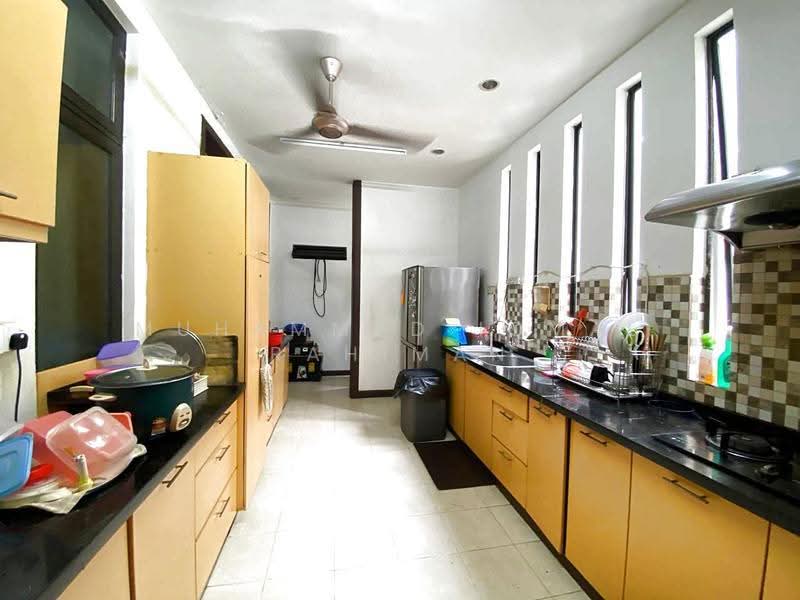 Rumah Banglo untuk Dijual di Seksyen 27 (Shah Alam) - Muhammad Iqmal Rahiman - Kitchen - PropertyGuru.com.my