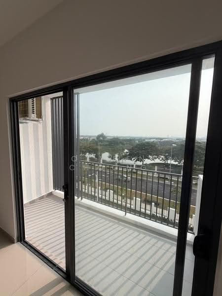 Kediaman Servis untuk Dijual di Ceria D' Eco Horizon - Cayden Choong - Balcony - PropertyGuru.com.my