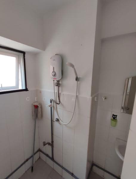 Kediaman Servis untuk Disewa di Axis SoHu @ Axis Pandan - Cecilia Tey - Bathroom - PropertyGuru.com.my
