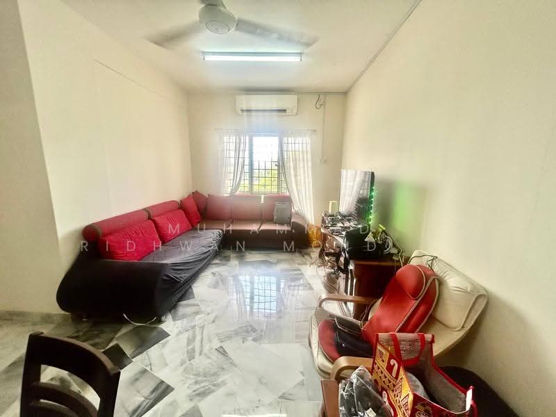 Pangsapuri untuk Dijual di Pangsapuri Cendana - Muhammad Ridhwan Mohd Huzairi - Living Room - PropertyGuru.com.my