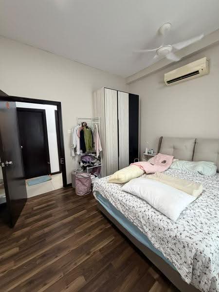 Kediaman Servis untuk Dijual di Molek Regency - Jennie Ooi - Bedroom - PropertyGuru.com.my