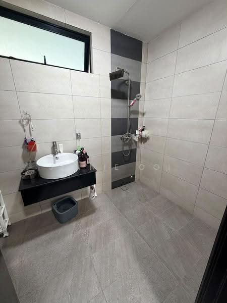 Kediaman Servis untuk Dijual di Molek Regency - Jennie Ooi - Bathroom - PropertyGuru.com.my