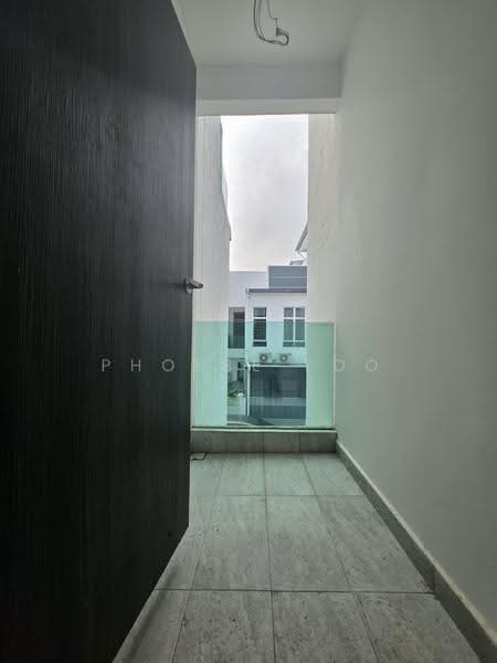 Rumah Kluster untuk Dijual di Mutiara Rini (Skudai) - Phoebe Foo - Balcony - PropertyGuru.com.my