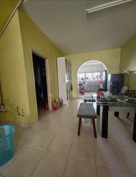 Rumah Teres 2-Tingkat untuk Dijual di Taman Desa Cemerlang (Ulu Tiram) - Ewe Bee Leng - Living Room - PropertyGuru.com.my