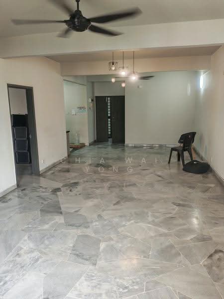 Pangsapuri untuk Disewa di Subang Perdana Goodyear Court 10 - Chia Wai Yong - Living Room - PropertyGuru.com.my