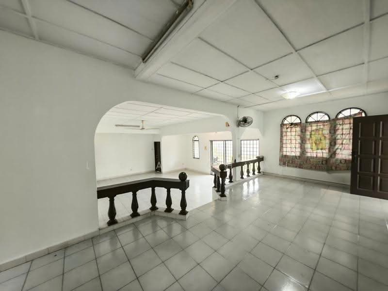 Rumah Banglo untuk Dijual di SS 3, Taman Universiti (Petaling Jaya) - Lauran Chuah - Living Room - PropertyGuru.com.my